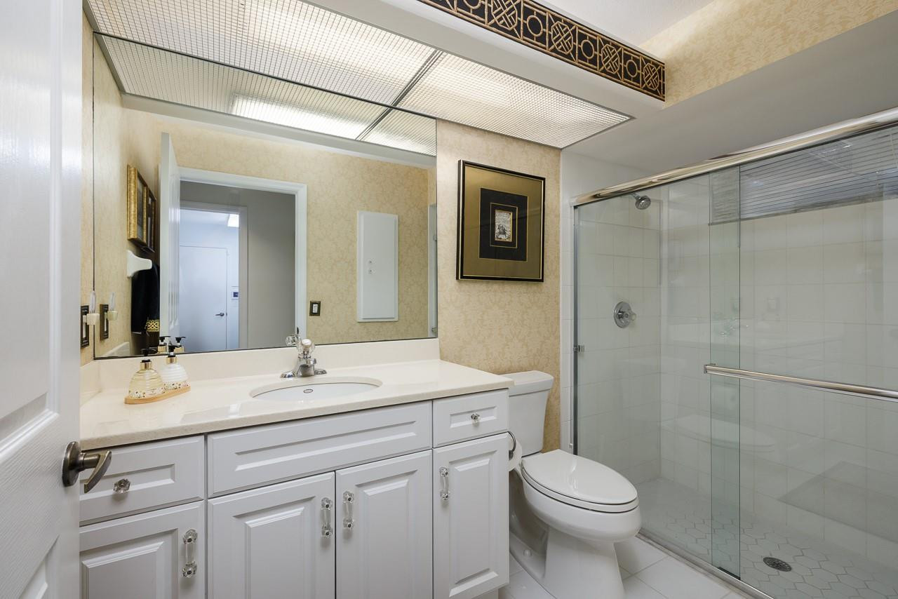2303 Southwest Danforth Circle Palm City, FL 34990 - Photo 22 of 41 Second Full Bathroom