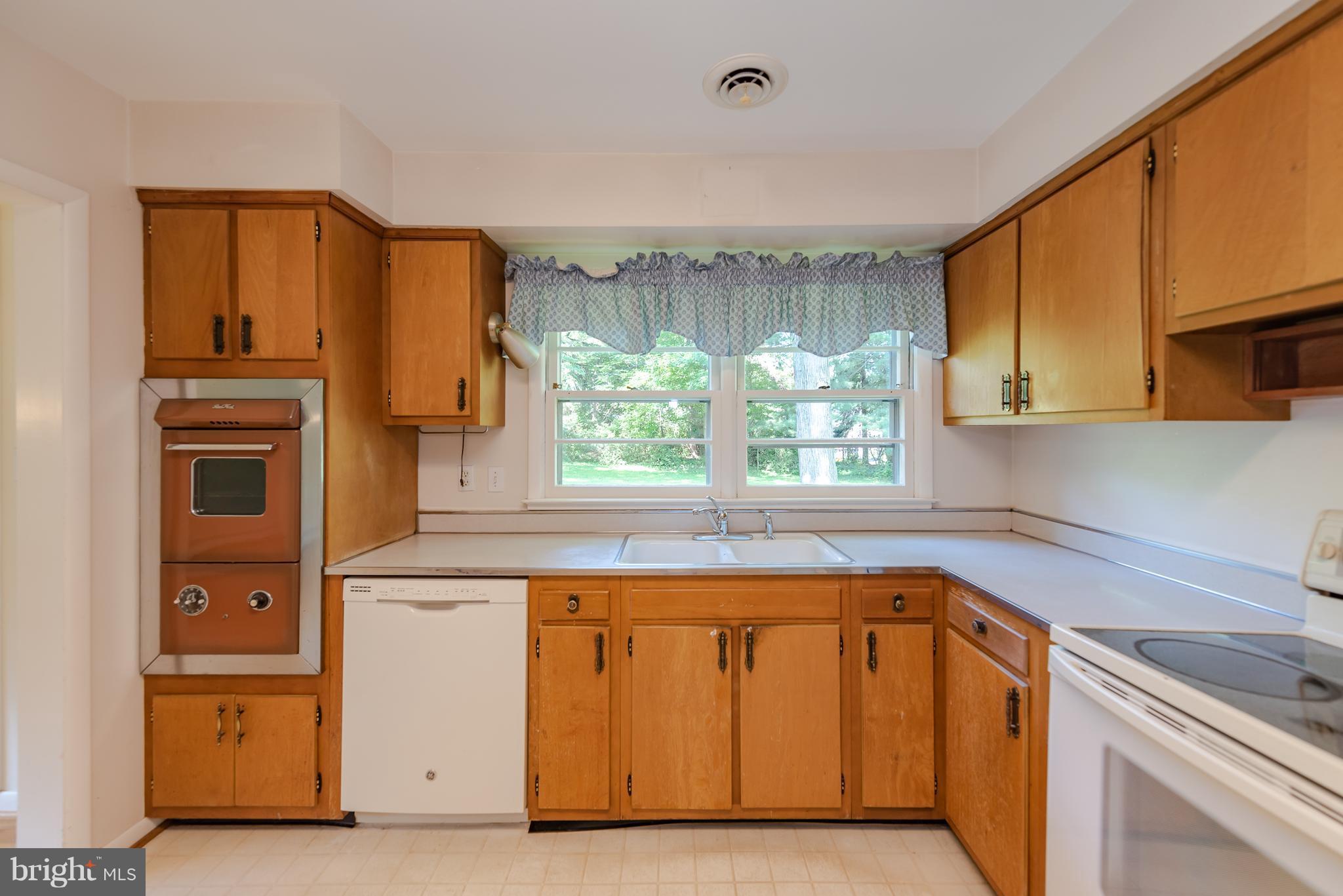 3710 Meadowvale Road Ellicott City, MD 21042 - Photo 2 of 27 Kitchen