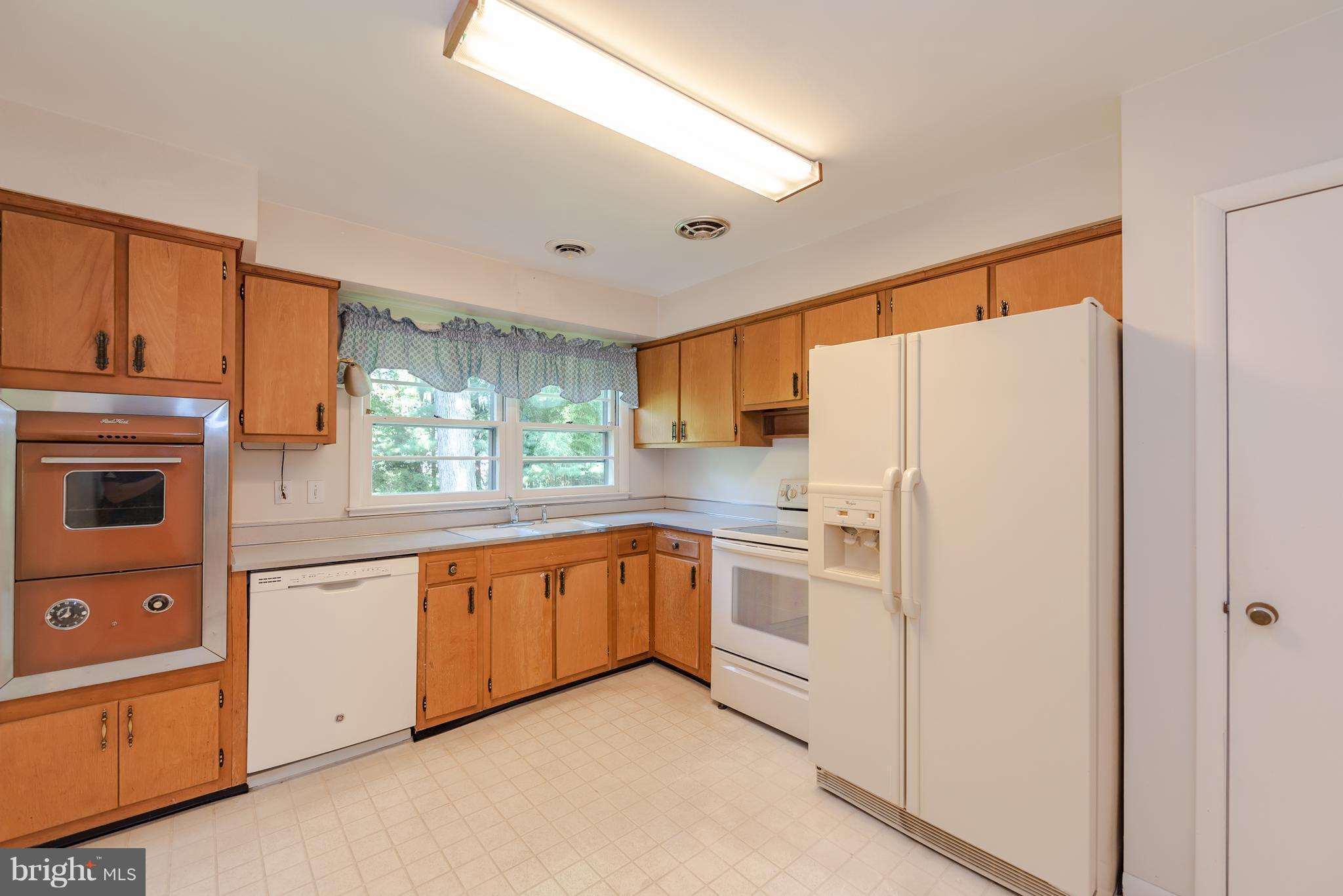 3710 Meadowvale Road Ellicott City, MD 21042 - Photo 13 of 27 Kitchen