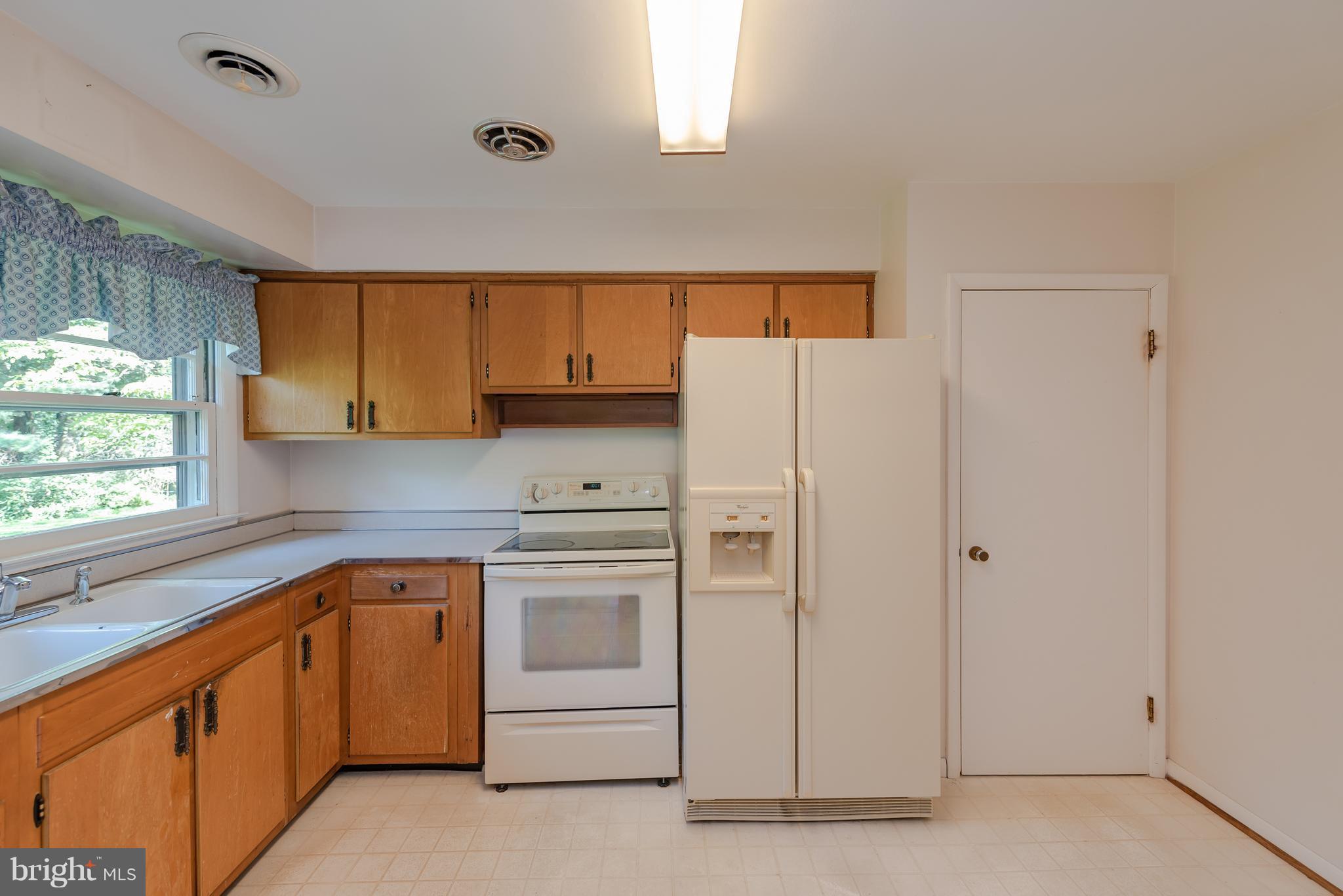 3710 Meadowvale Road Ellicott City, MD 21042 - Photo 14 of 27 Kitchen