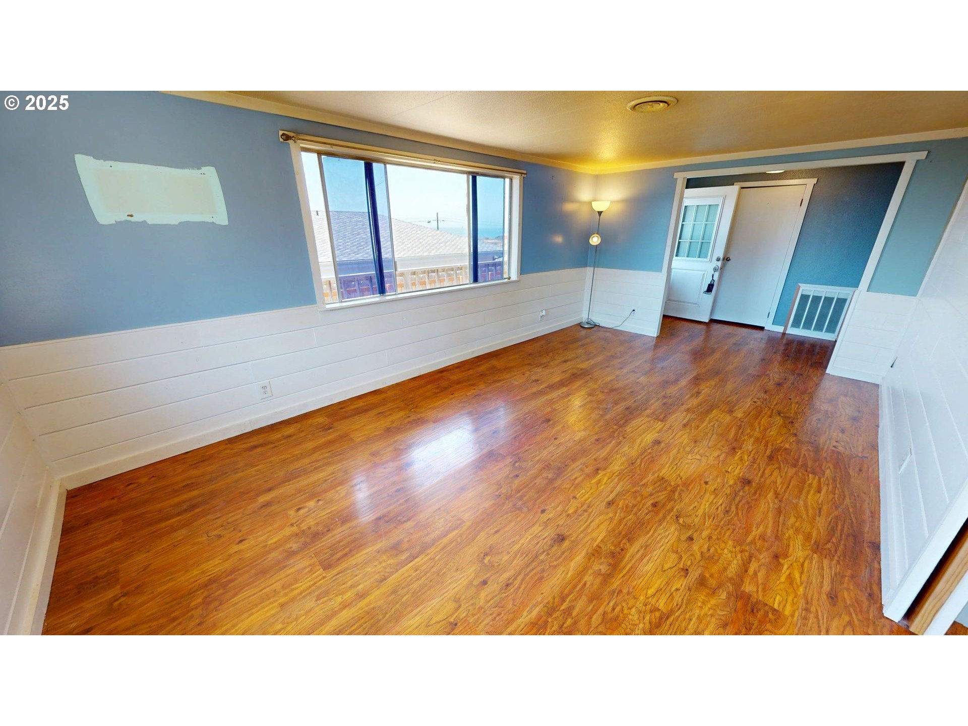 94036 Doyle Point Road Gold Beach, OR 97444 - Photo 12 of 42 Living Room