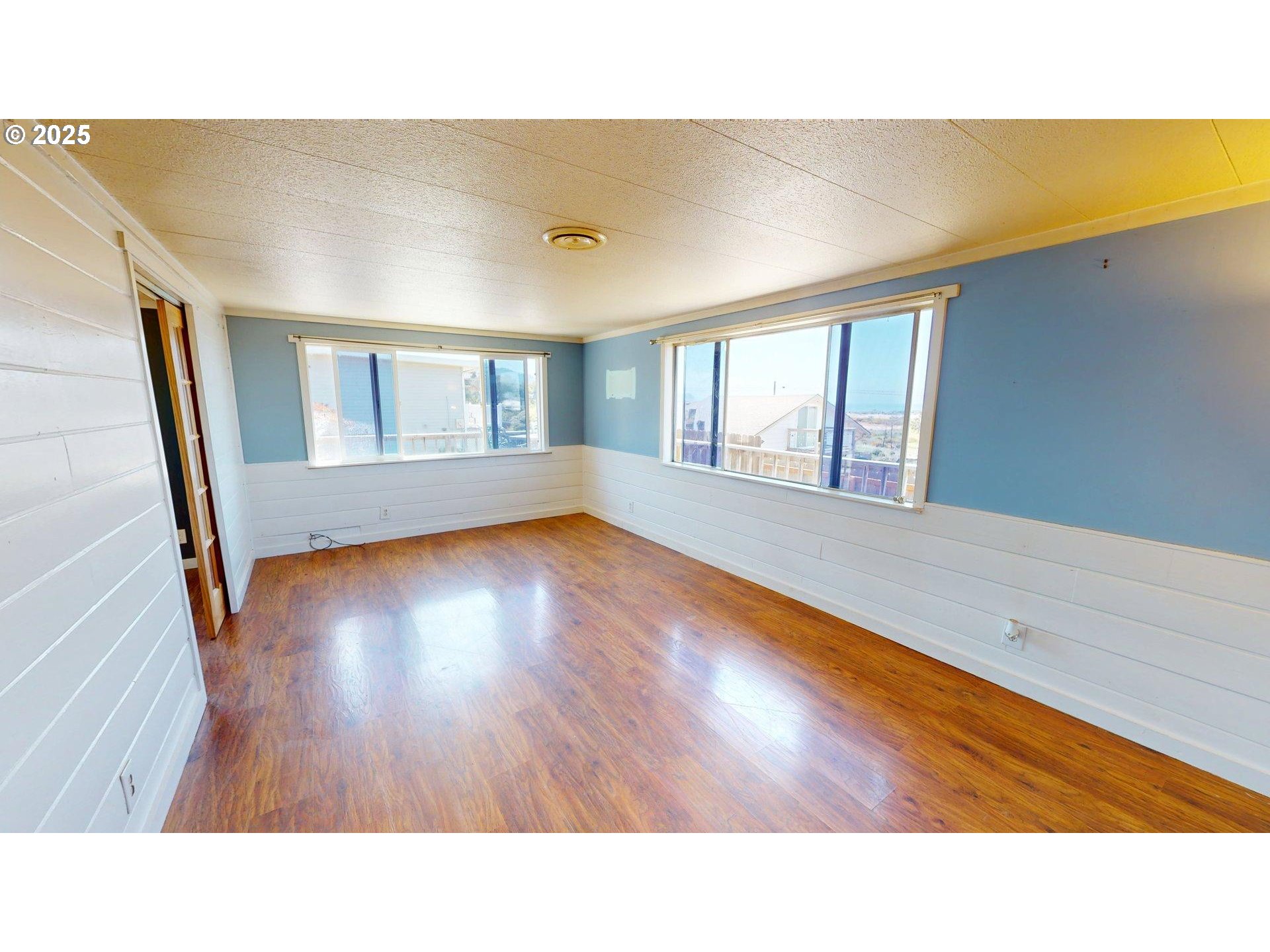 94036 Doyle Point Road Gold Beach, OR 97444 - Photo 13 of 42 Living Room