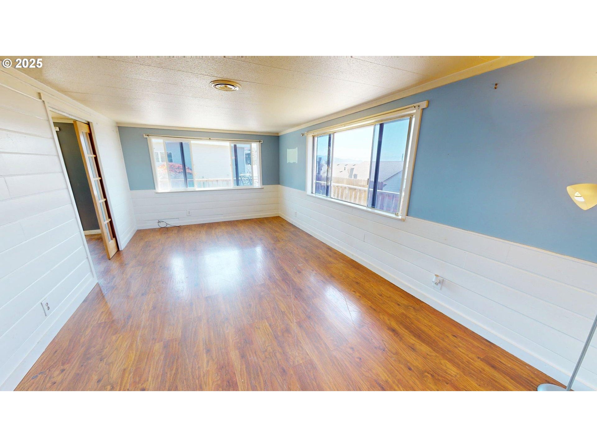 94036 Doyle Point Road Gold Beach, OR 97444 - Photo 15 of 42 Living Room
