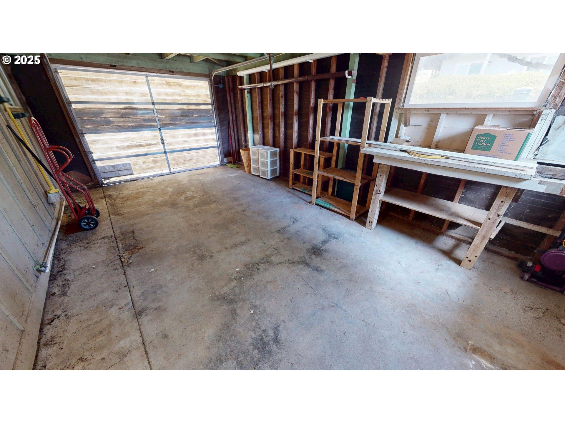 94036 Doyle Point Road Gold Beach, OR 97444 - Photo 40 of 42 Garage
