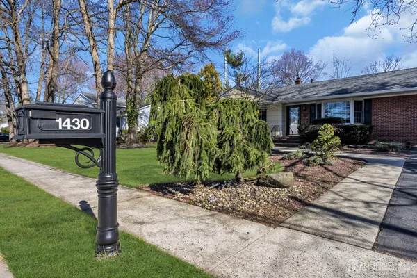 a view of a house with porch and garden