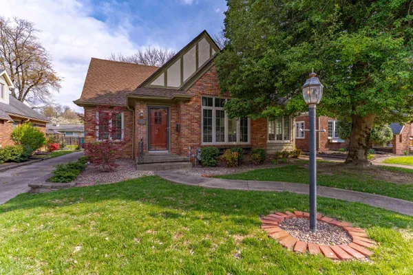 $389,900 | 2224 East Mulberry Street, Evansville, IN 47714