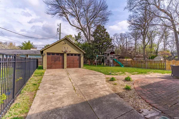 $389,900 | 2224 East Mulberry Street, Evansville, IN 47714