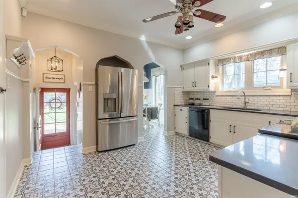 $389,900 | 2224 East Mulberry Street, Evansville, IN 47714