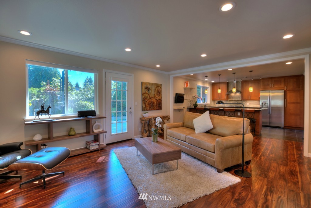 2518 Whitman Court Northeast Renton, WA 98059 - Photo 3 of 22 Gallery Image 3
