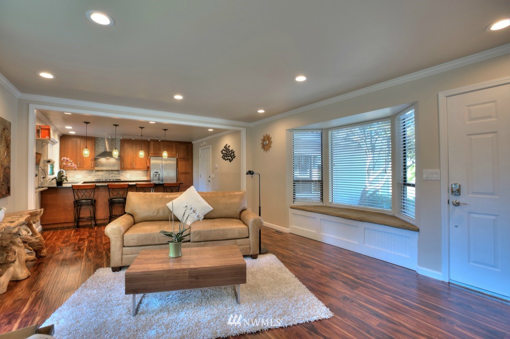 2518 Whitman Court Northeast Renton, WA 98059 - Photo 4 of 22 Gallery Image 4
