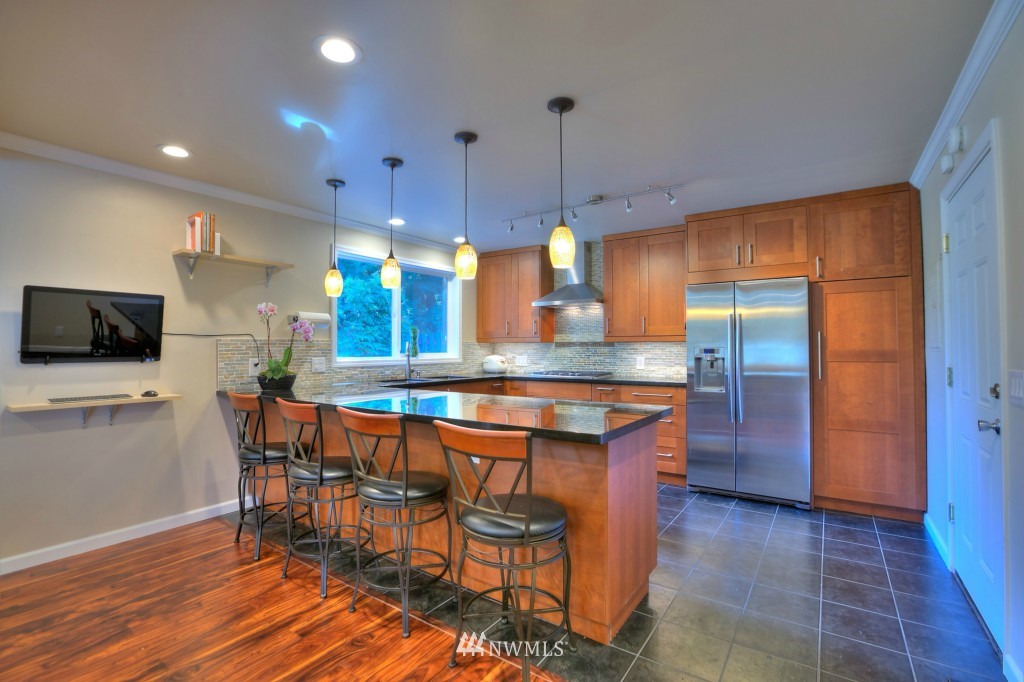 2518 Whitman Court Northeast Renton, WA 98059 - Photo 5 of 22 Gallery Image 5