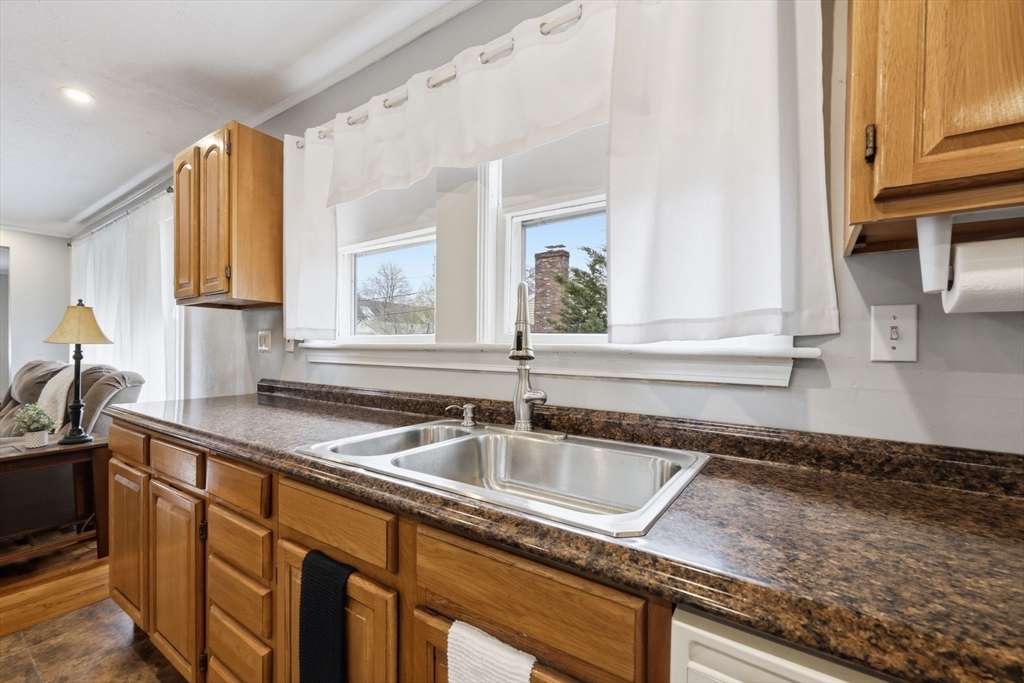 28 Rosina Road Weymouth, MA 02189 - Photo 16 of 41