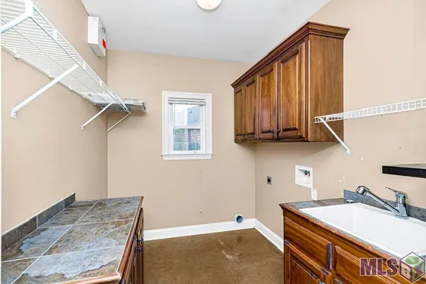 $290,000 | 2210 South Willow Ridge Avenue, Port Allen, LA 70767