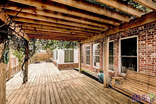 $290,000 | 2210 South Willow Ridge Avenue, Port Allen, LA 70767