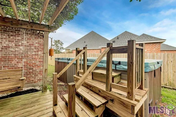 $290,000 | 2210 South Willow Ridge Avenue, Port Allen, LA 70767