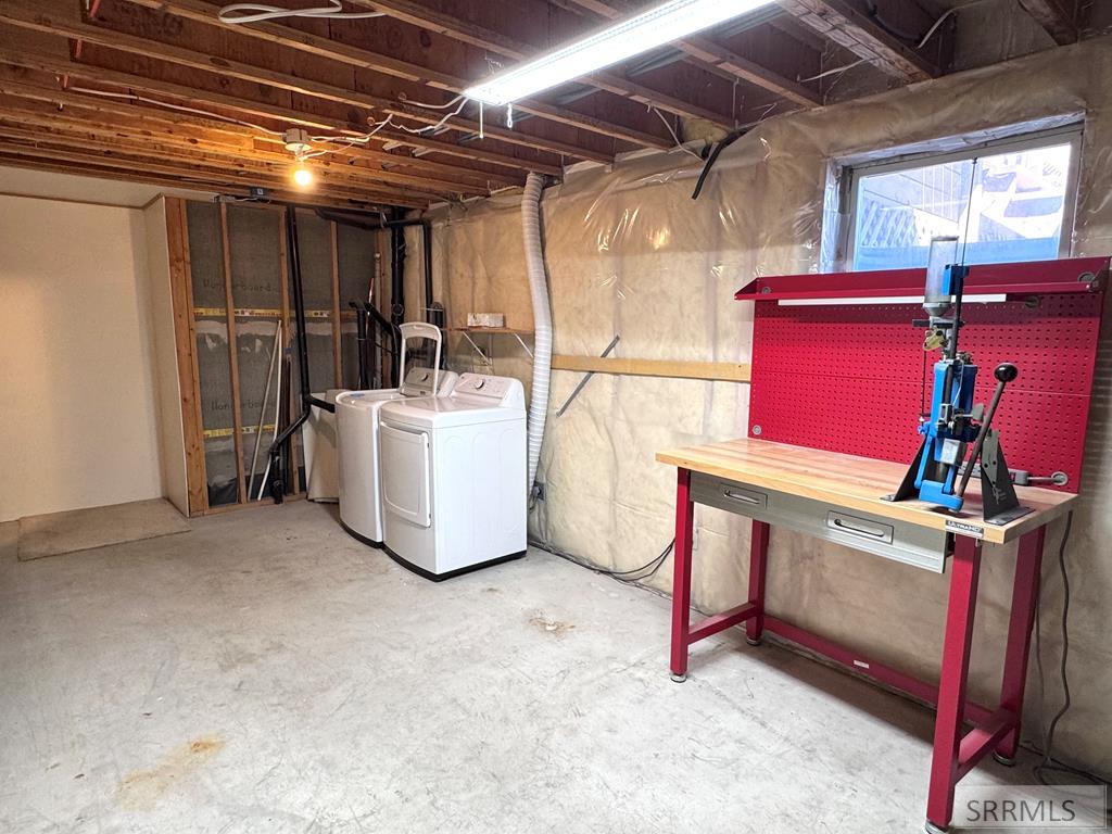 1391 Stoddard Road Shelley, ID 83274 - Photo 26 of 45 Laundry Area