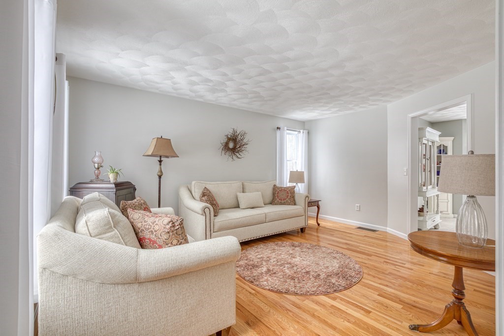 62 Chestnut Road Tyngsborough, MA 01879 - Photo 3 of 29