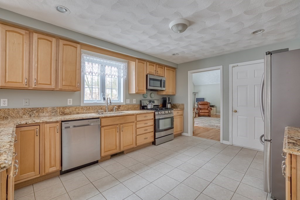62 Chestnut Road Tyngsborough, MA 01879 - Photo 8 of 29