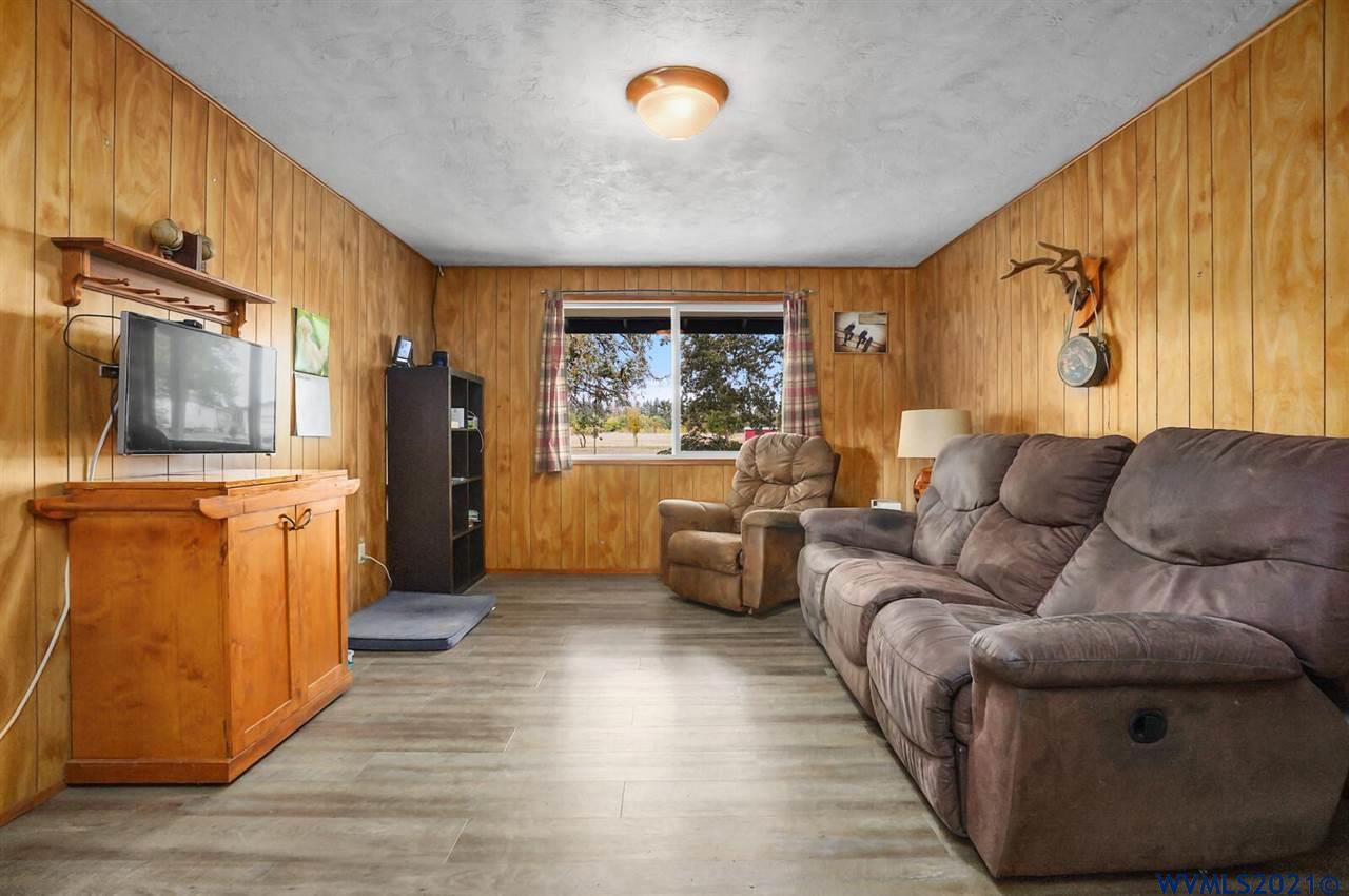 2464 53rd Avenue Southwest Albany, OR 97321 - Photo 15 of 38
