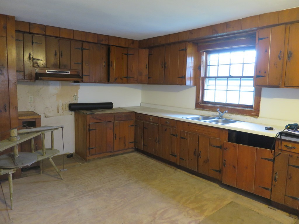 111 Fenton Road Monson, MA 01057 - Photo 4 of 28