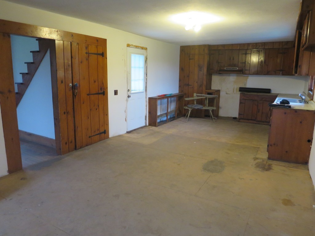 111 Fenton Road Monson, MA 01057 - Photo 5 of 28