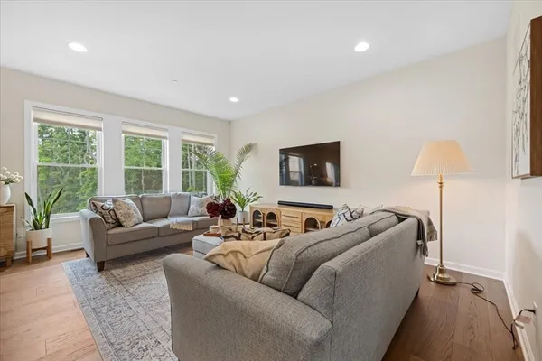 $879,900 | 11 Winslow Lane, Unit 2, North Grafton, MA 01536