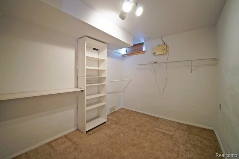 3120 Smugglers Ridge Walled Lake, MI 48390 - Photo 16 of 22 Closet