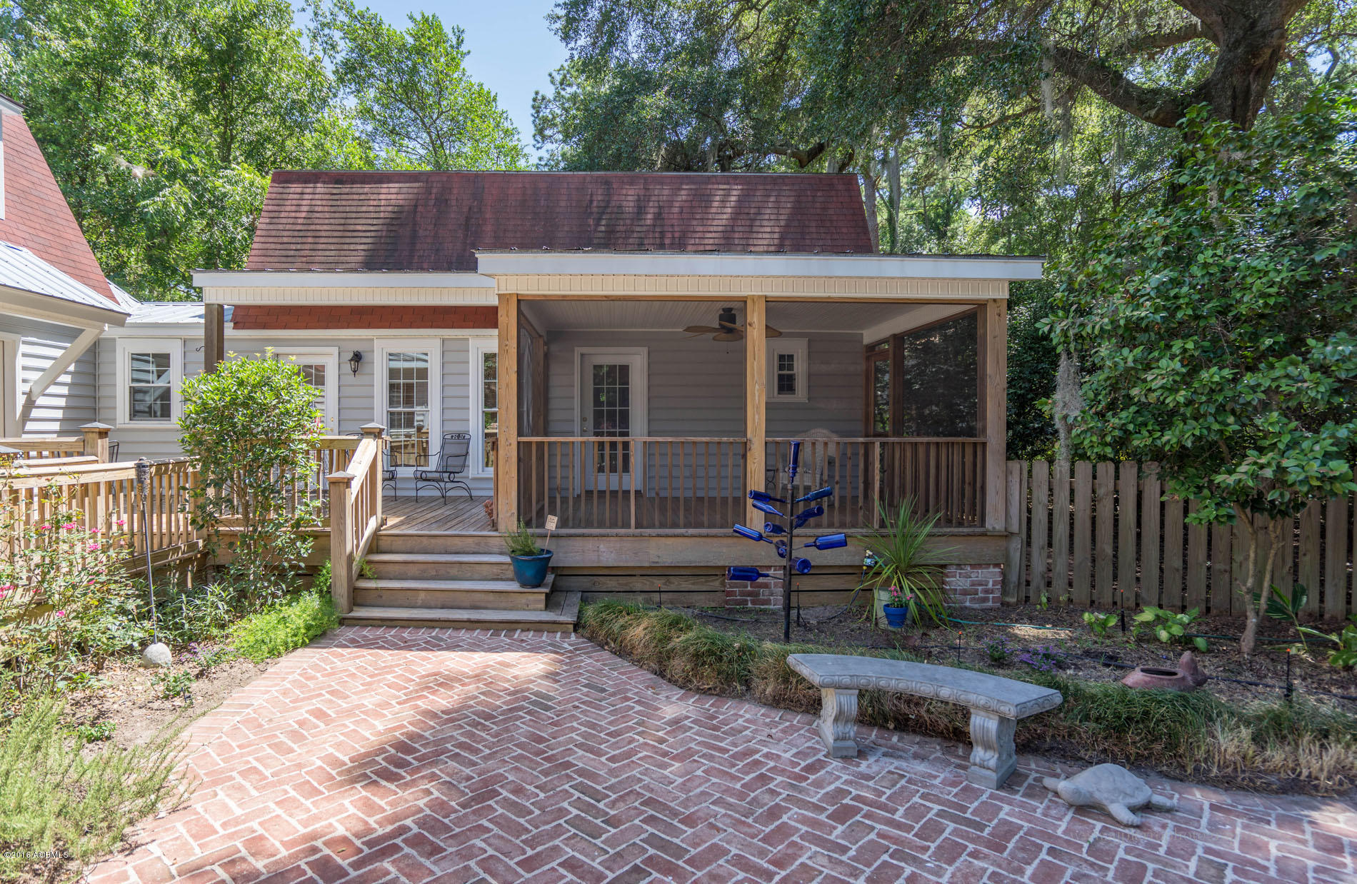 844 Ribaut Road Beaufort, SC 29902 - Photo 7 of 38 DSC02383-1