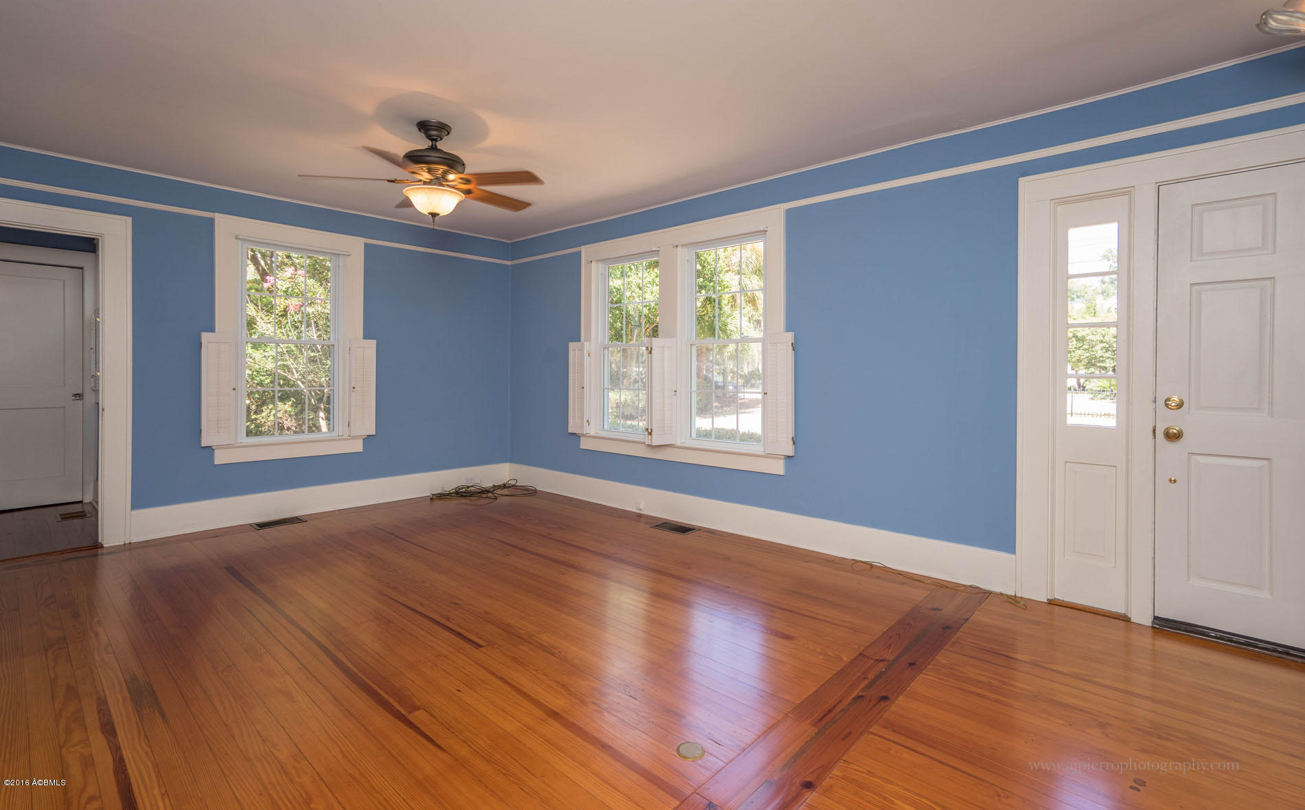 844 Ribaut Road Beaufort, SC 29902 - Photo 9 of 38 DSC02455-1