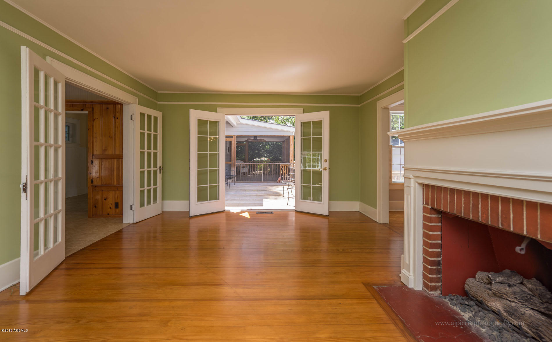 844 Ribaut Road Beaufort, SC 29902 - Photo 10 of 38 DSC02452-1