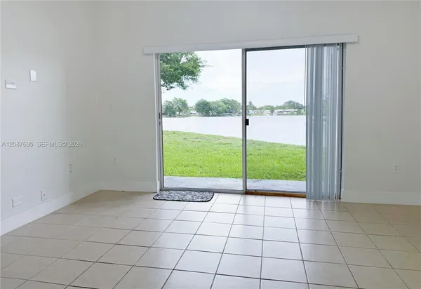 $2,600 | 2001 Northwest 96th Terrace, Unit 10J, Pembroke Pines, FL 33024