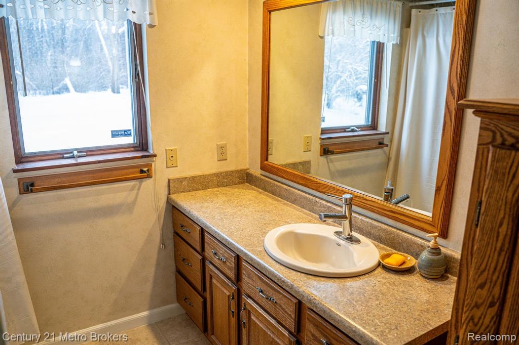 3255 Le Valley Road Columbiaville, MI 48421 - Photo 9 of 28