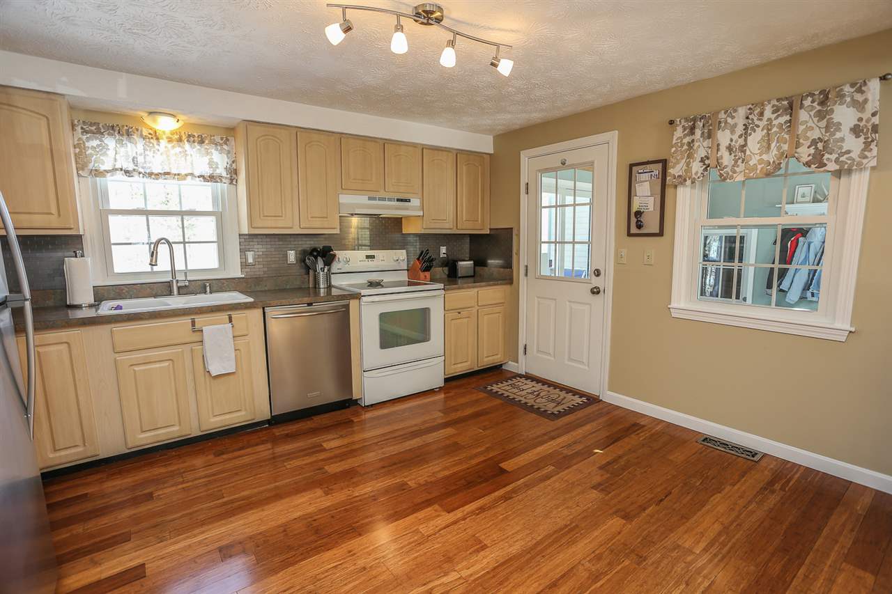 78 Old Derry Road Londonderry, NH 03053 - Photo 5 of 32