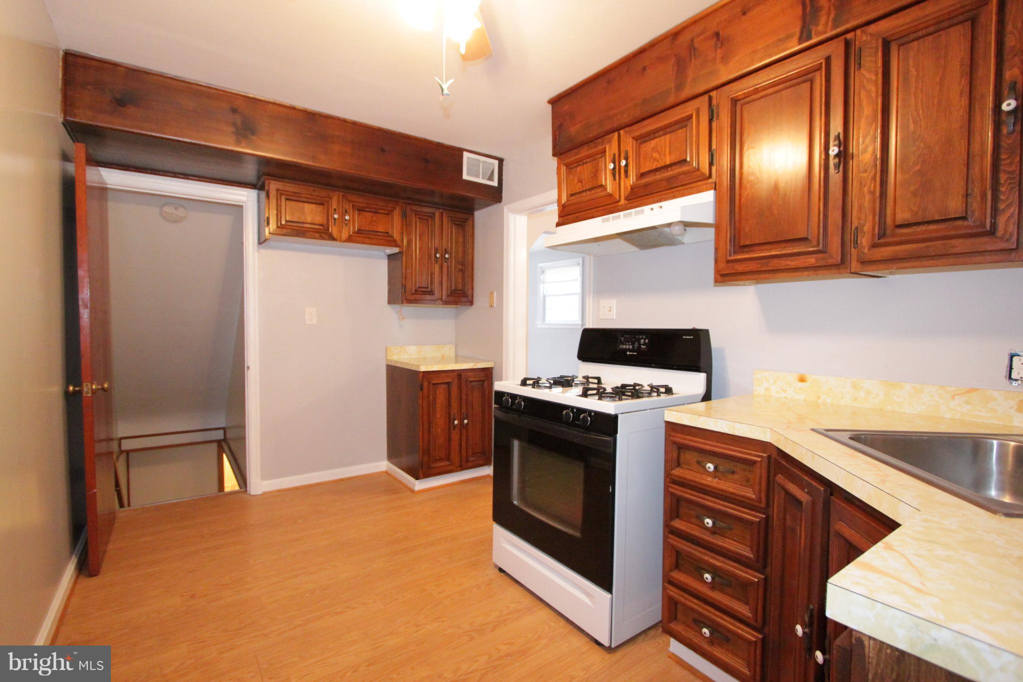 114 Garden Ridge Road Catonsville, MD 21228 - Photo 11 of 36