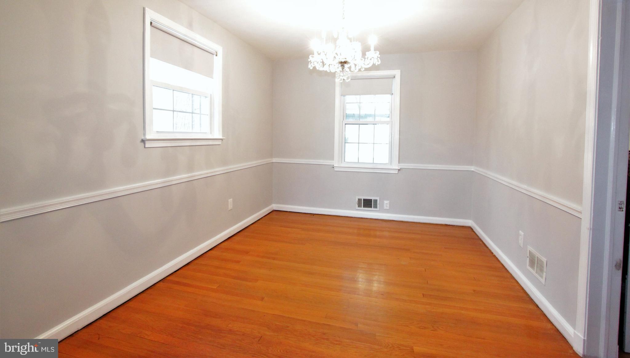 114 Garden Ridge Road Catonsville, MD 21228 - Photo 5 of 36