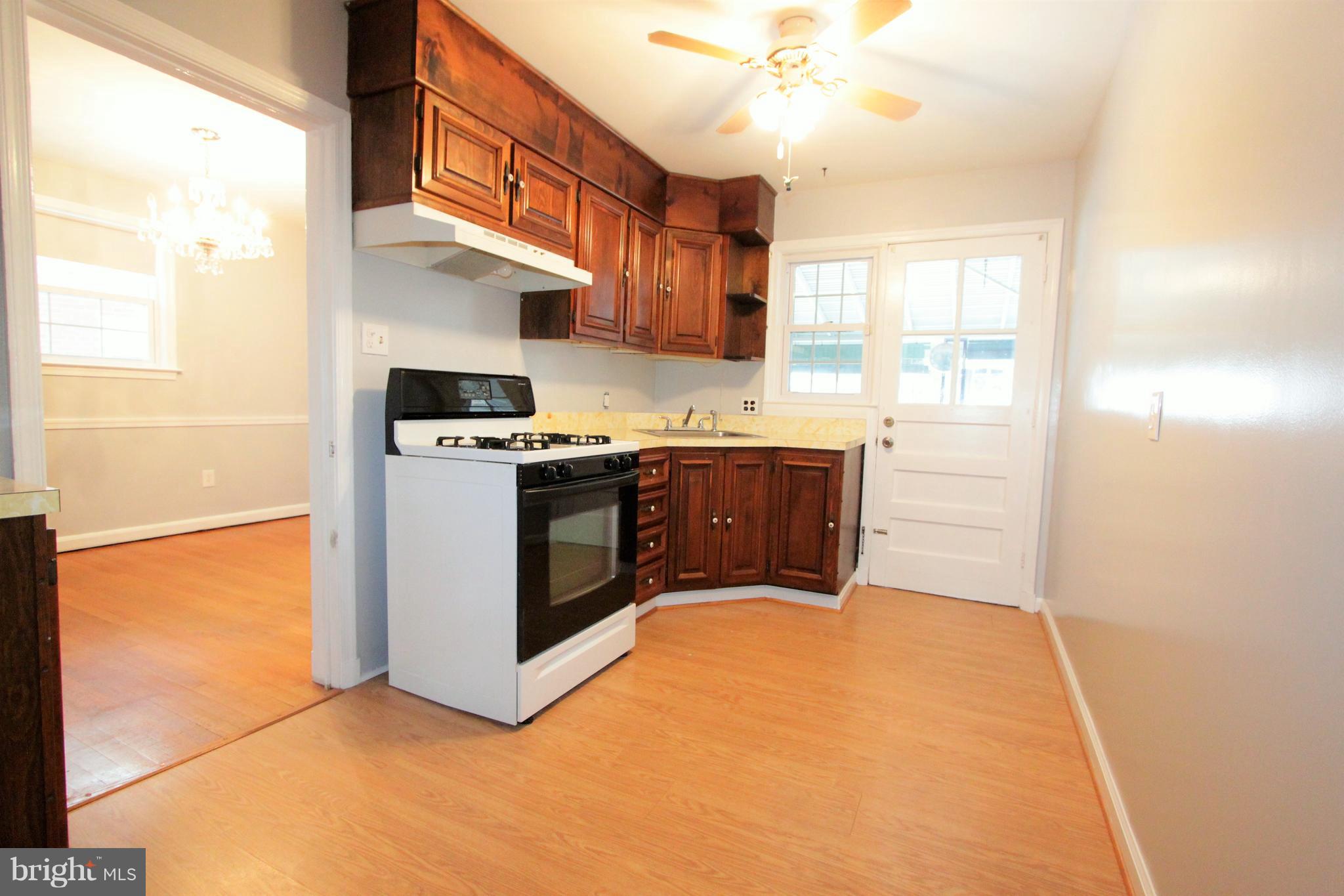 114 Garden Ridge Road Catonsville, MD 21228 - Photo 6 of 36