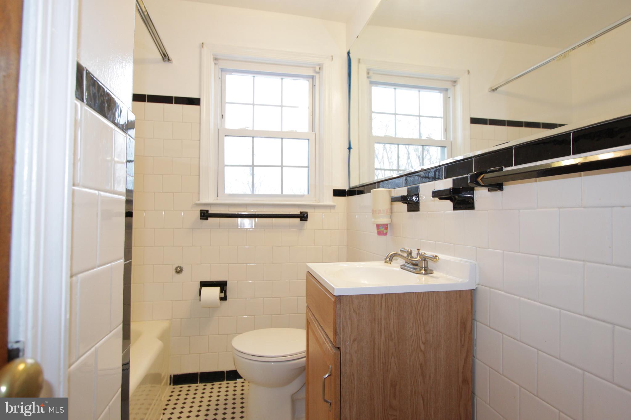 114 Garden Ridge Road Catonsville, MD 21228 - Photo 7 of 36