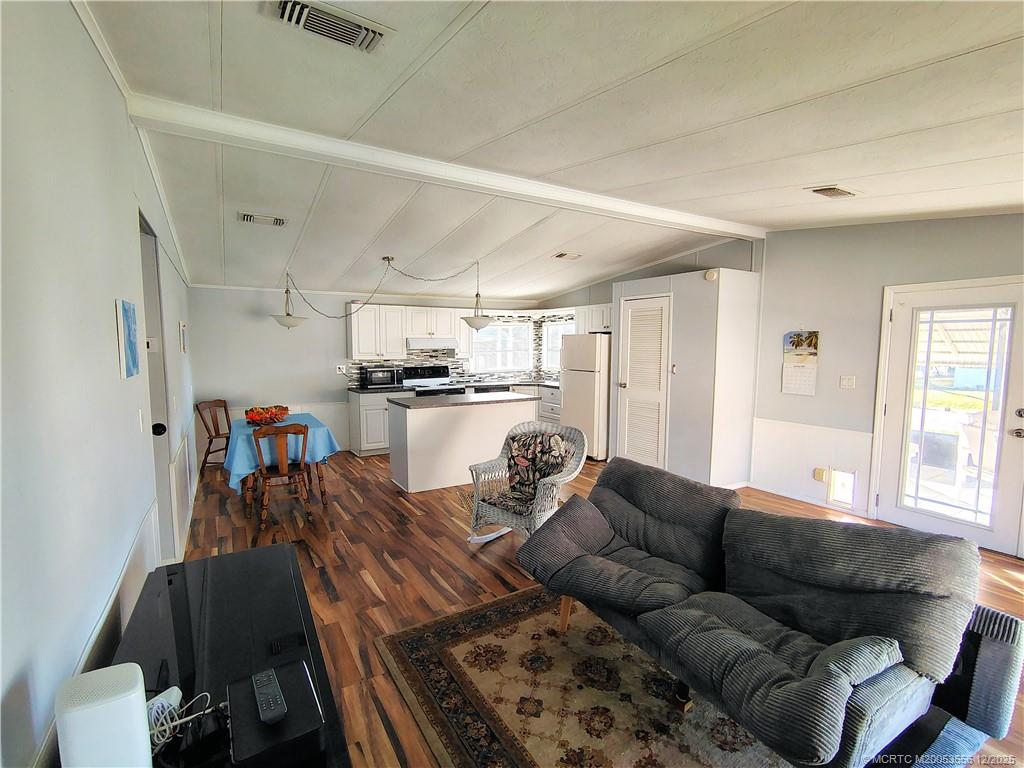 2581 Southwest Pontiac Place Stuart, FL 34997 - Photo 12 of 62