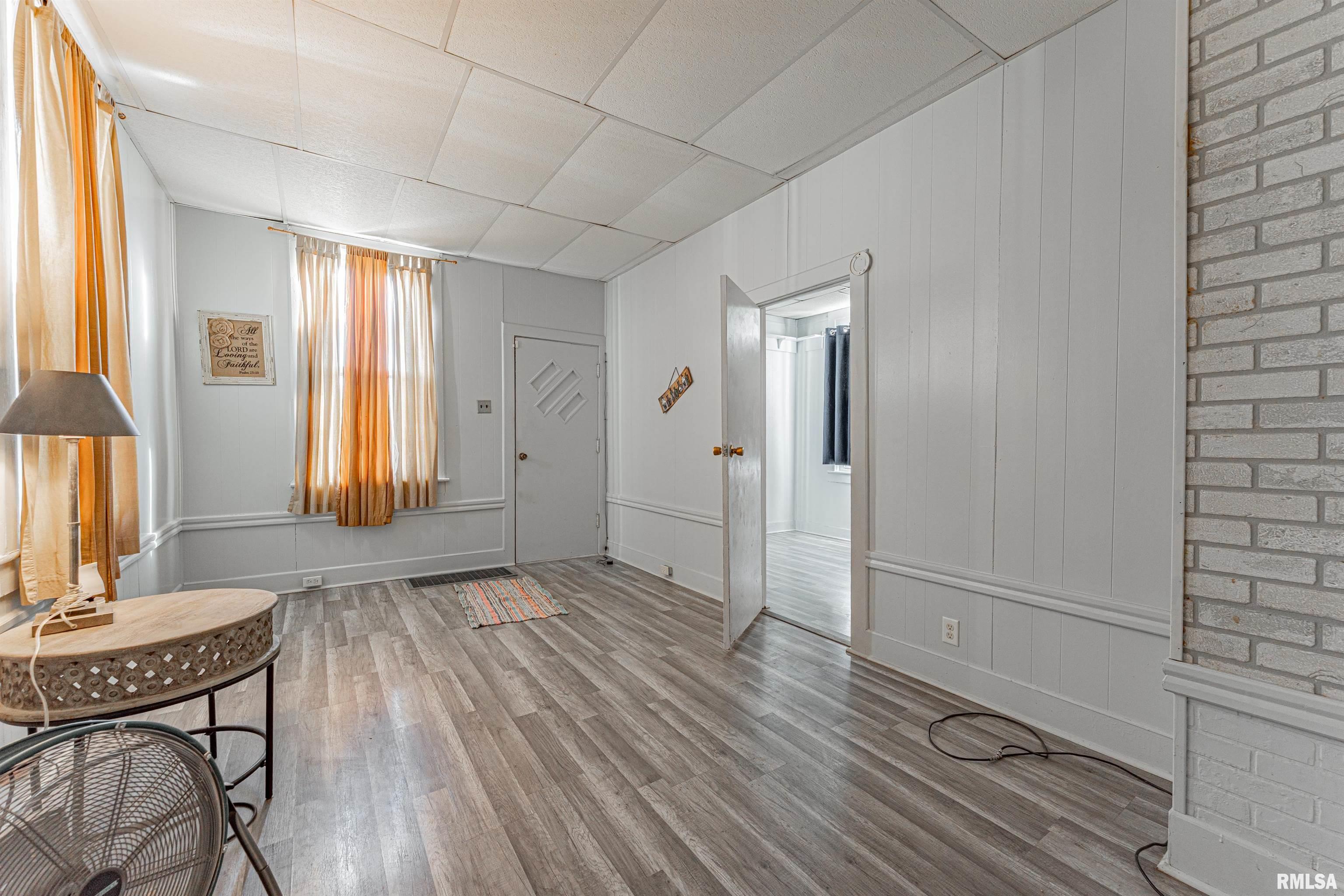 348 5th Street Lincoln, IL 62656 - Photo 4 of 25