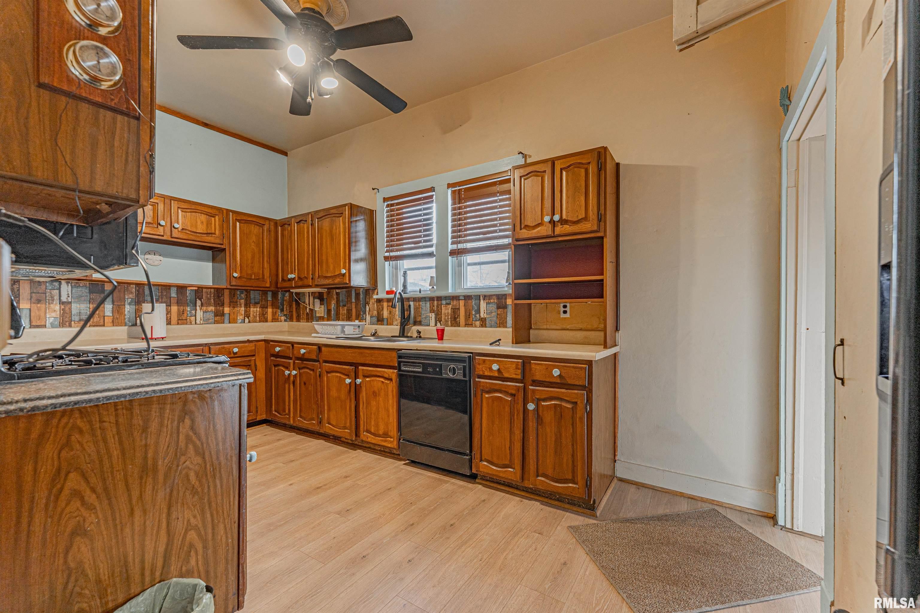 348 5th Street Lincoln, IL 62656 - Photo 7 of 25