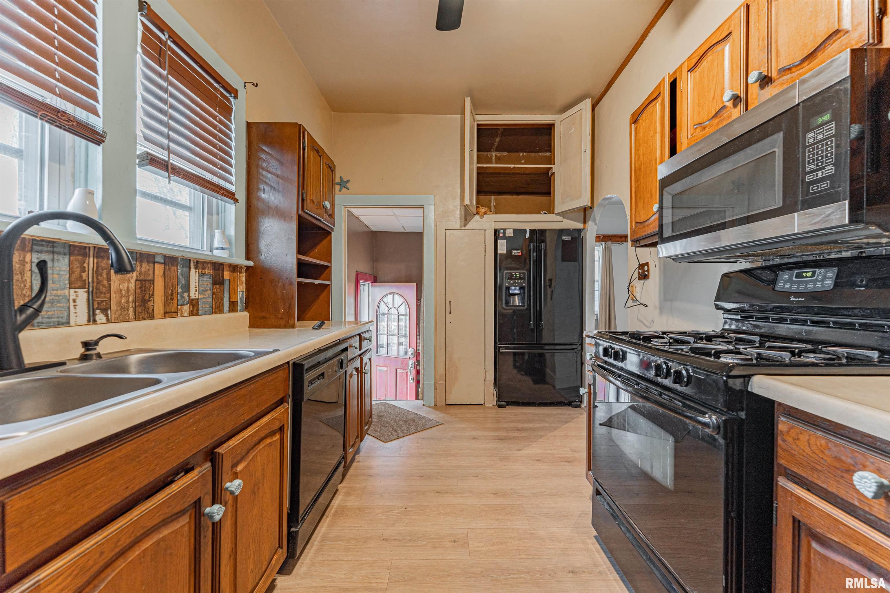 348 5th Street Lincoln, IL 62656 - Photo 9 of 25