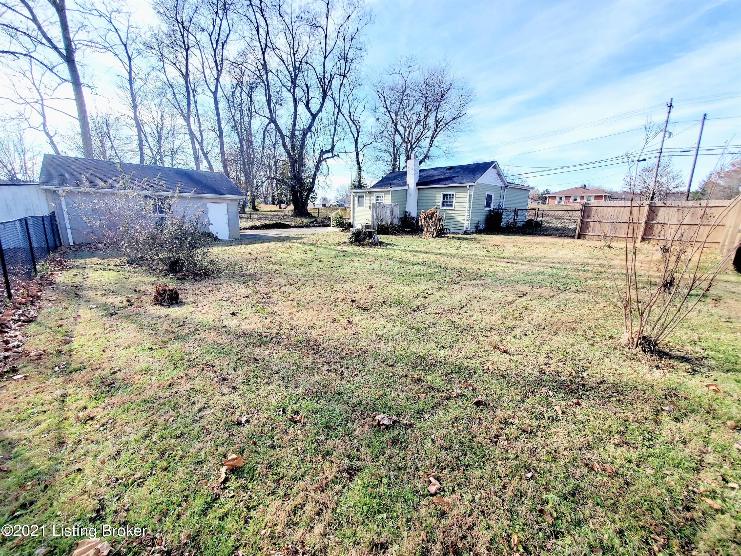 7101 Manslick Road Louisville, KY 40214 - Photo 25 of 37 09 BACKYARD