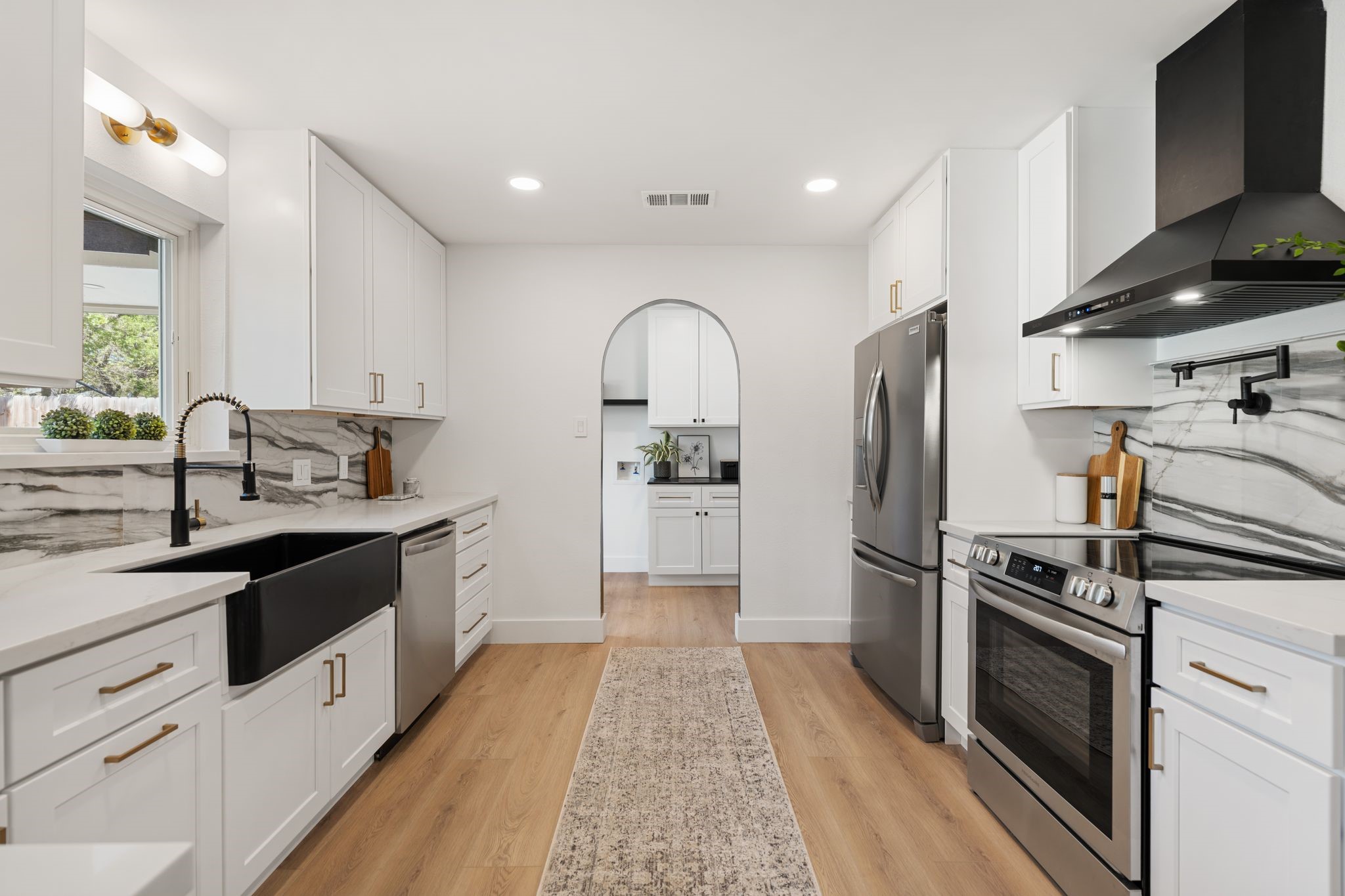 6902 Stoney River Drive Spring, TX 77379 - Photo 11 of 32 Soft-close shaker-style cabinetry with soft-close drawers pairs seamlessly with gleaming quartz countertops, and a farmhouse sink.