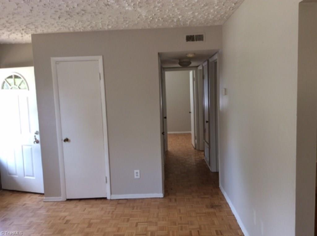 512 Pendleton Court High Point, NC 27260 - Photo 4 of 12 Gallery Image 4