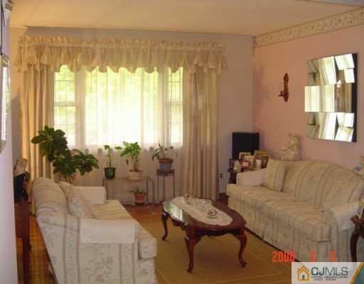 276 Dallas Road North Brunswick, NJ 08902 - Photo 2 of 8 Gallery Image 2