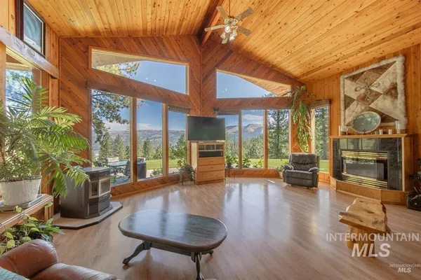 $885,500 | 110 Pineway Lane, Kamiah, ID 83536