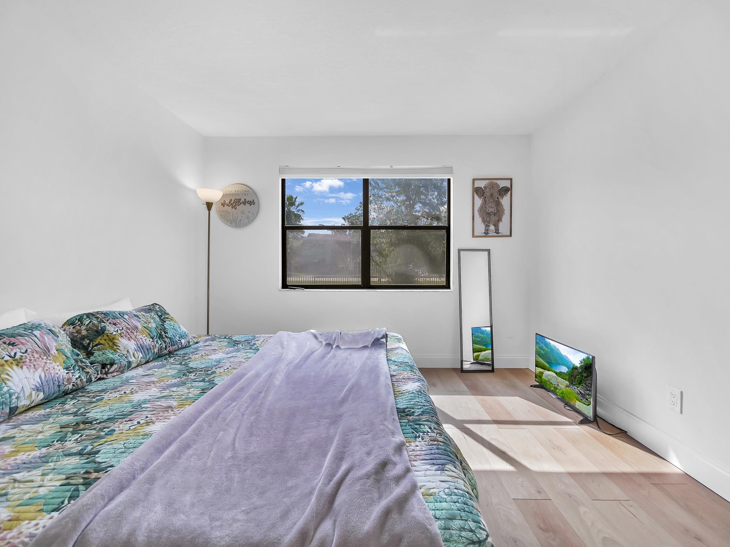 650 West Pope Road, Unit 265 St. Augustine, FL 32080 - Photo 25 of 32 a bedroom with a bed and a window