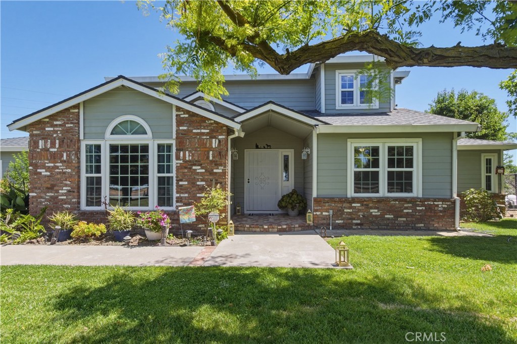 3856 North Gardner Avenue Merced, CA 95340 - Photo 43 of 59 front view of a house with a yard