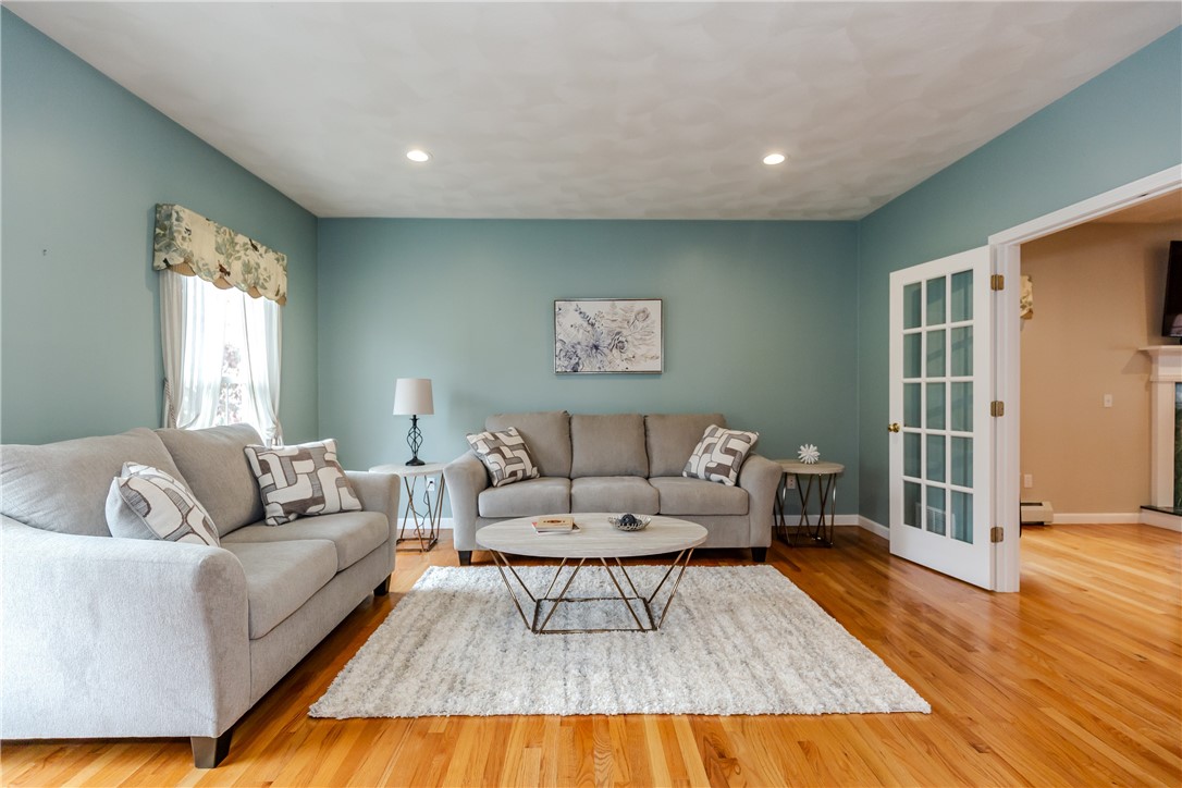 11 Raven Circle Cranston, RI 02921 - Photo 3 of 49 Living room
