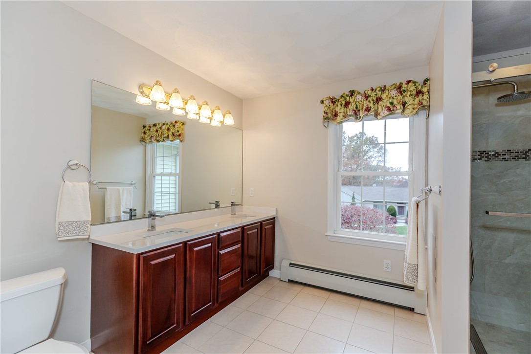 11 Raven Circle Cranston, RI 02921 - Photo 33 of 49 Primary en suite